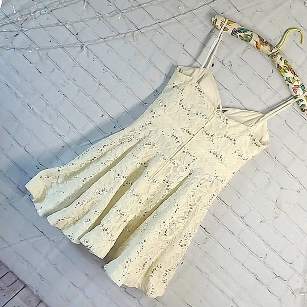 B. SMART White Floral Lace Sequin Mini Summer Dress Juniors Size 9 - Picture 13 of 16